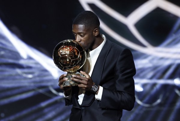 Dembele trở thành cầu thủ thứ 