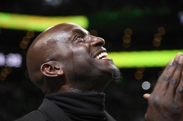 Hôm nay 9 năm trước: ＂Vua sói＂ Kevin Garnett tuyên bố nghỉ hưu, kết thúc sự nghiệp 21 năm của mình
