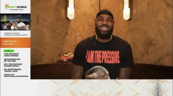 James: Seahawks đã gửi cho tôi một chiếc áo khi NBA bị đóng cửa. Tôi đã nghiêm túc xem xét việc tham