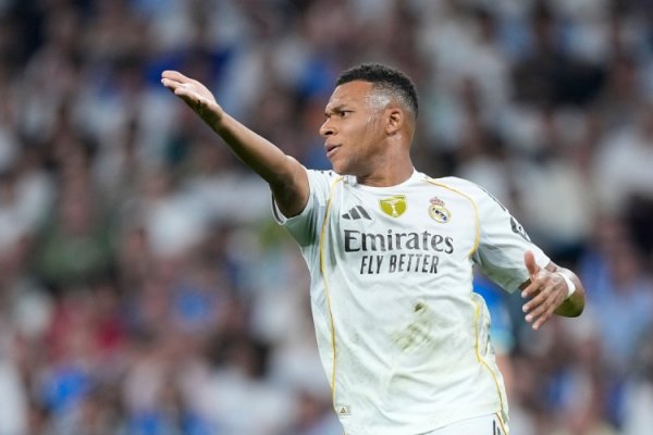 Mbappe gắn liền với Henry để trở thành mục tiêu thứ hai trong trò chơi châu Âu và Benzema có nhiều m