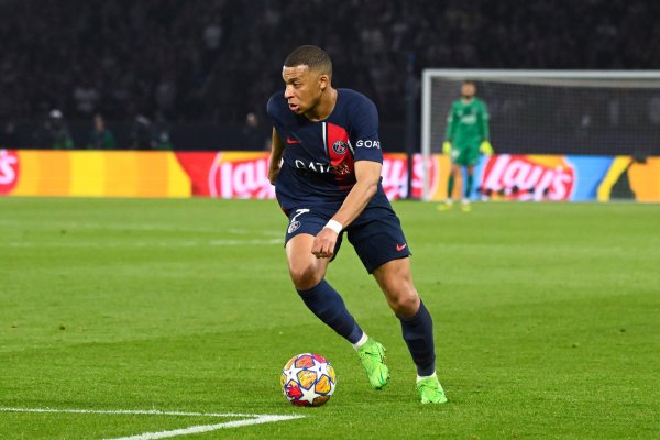 Chủ tịch Hội cổ động viên Paris: Trước khi gia nhập Real Madrid, Mbappé đã thông báo với chúng tôi v