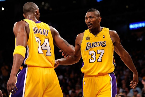 Pierce nói về cú 3 điểm quan trọng của Artest trong trận chung kết: Tôi để anh ấy đi vì Kobe nổi tiế