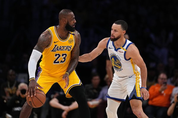 Chỉ có 5 cầu thủ trong lịch sử NBA nhiều lần ghi được hơn 40 điểm ở độ tuổi 37 trở lên: Lão Chiến dừ
