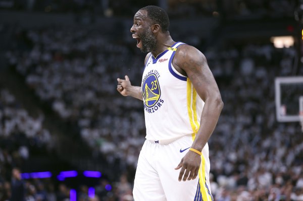Tệ hại! Warriors đã thực hiện tới 25 lượt quay trong trò chơi, trong đó Draymond Green thực hiện nhi
