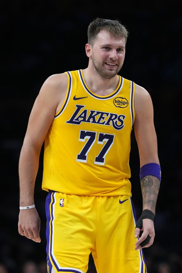 Doncic: Thông thường tôi và Reeves thể hiện tốt, nhưng hôm nay thì không. May mắn thay, toàn đội đã 