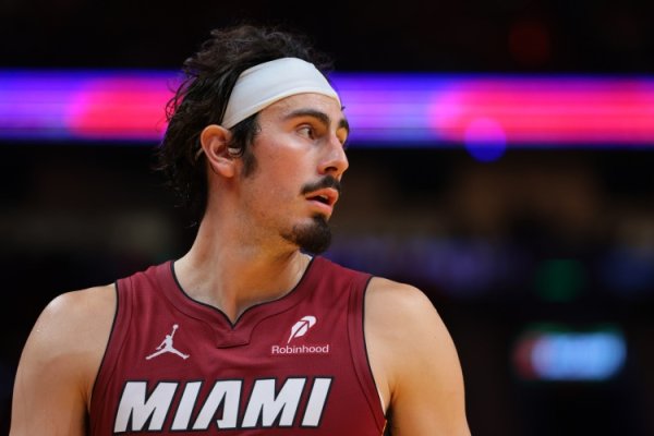 Trang web cá cược liệt kê tỷ lệ cược người thứ sáu tốt nhất: Huskers +650 dẫn trước A. Mitchell +750