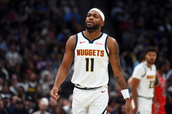 Bạn đang làm gì trên sân? Bruce Brown vào sân từ băng ghế dự bị ở phút 23, 0/2, không có điểm, 26 và