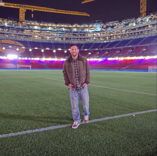 Xin chào Vua Camp Nou! Phút th